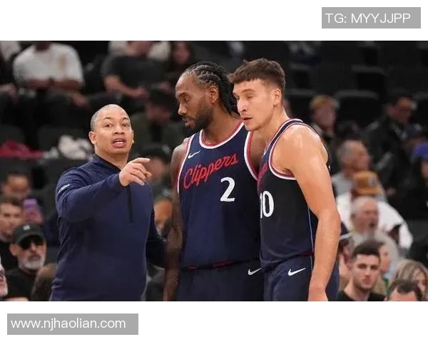 2020年NBA季后赛快船队与灰熊队激战回顾与精彩瞬间分析