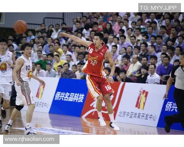 CBA青岛主场迎战深圳队全力争胜展现球队实力与斗志