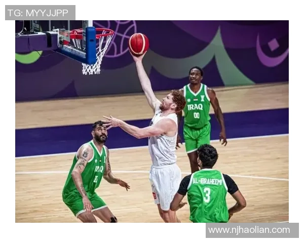 伊朗男篮对阵红队激战正酣双方争夺亚洲篮球赛荣誉与荣耀